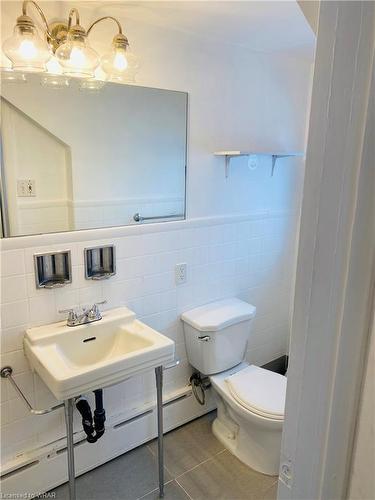 84 Albert Street, Waterloo, ON - Indoor Photo Showing Bathroom