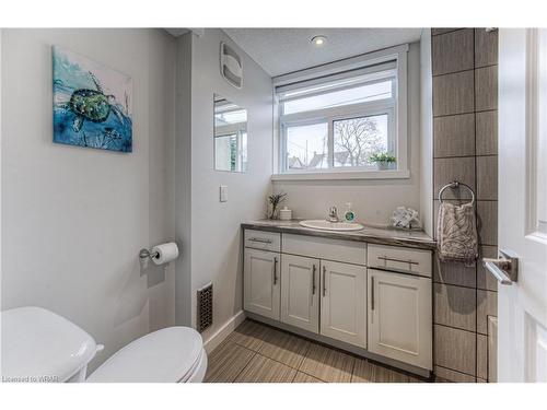 A-489 East Avenue, Kitchener, ON - Indoor Photo Showing Bathroom