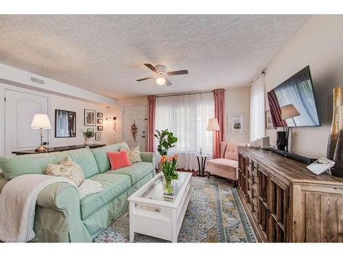 107-50 Whitlaw Way, Paris, ON - Indoor Photo Showing Living Room