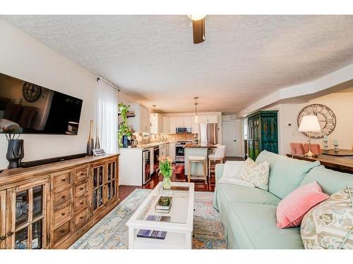 107-50 Whitlaw Way, Paris, ON - Indoor Photo Showing Living Room