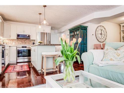 107-50 Whitlaw Way, Paris, ON - Indoor Photo Showing Kitchen