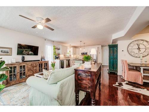 107-50 Whitlaw Way, Paris, ON - Indoor Photo Showing Living Room