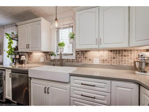 107-50 Whitlaw Way, Paris, ON - Indoor Photo Showing Kitchen