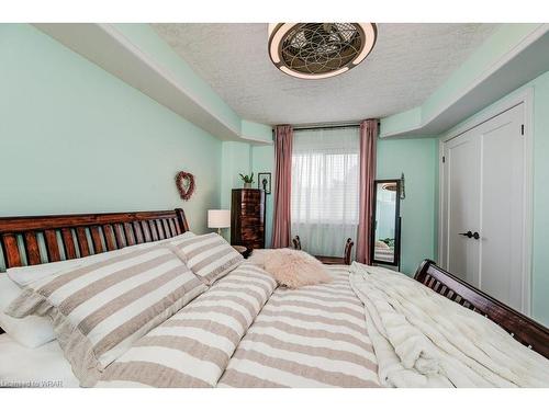 107-50 Whitlaw Way, Paris, ON - Indoor Photo Showing Bedroom