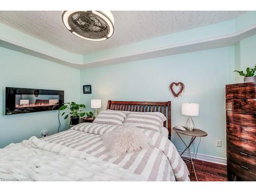 107-50 Whitlaw Way, Paris, ON - Indoor Photo Showing Bedroom