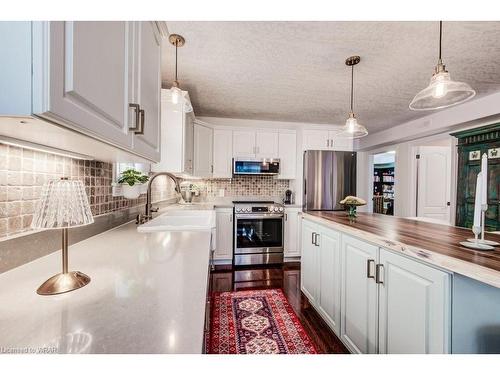 107-50 Whitlaw Way, Paris, ON - Indoor Photo Showing Kitchen With Upgraded Kitchen