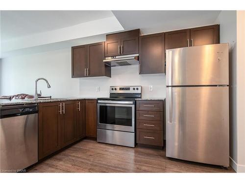 210-175 Commonwealth Street, Kitchener, ON - Indoor Photo Showing Kitchen