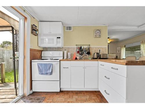 115 Oakwood Avenue, Cambridge, ON - Indoor Photo Showing Kitchen