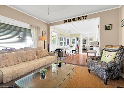 115 Oakwood Avenue, Cambridge, ON - Indoor Photo Showing Living Room