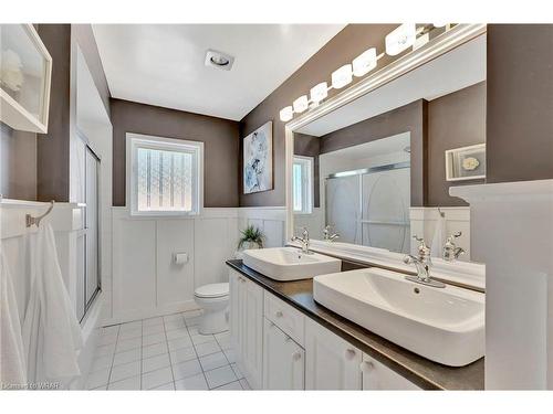 39 Hilborn Avenue, Cambridge, ON - Indoor Photo Showing Bathroom
