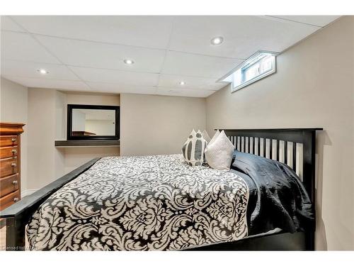 39 Hilborn Avenue, Cambridge, ON - Indoor Photo Showing Bedroom