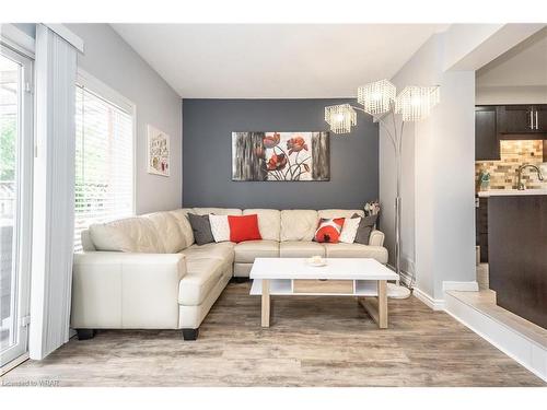 192 Melran Drive, Cambridge, ON - Indoor Photo Showing Living Room