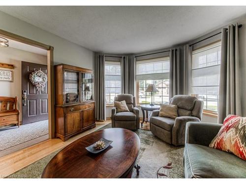 44 Archwood Crescent, Cambridge, ON - Indoor Photo Showing Living Room