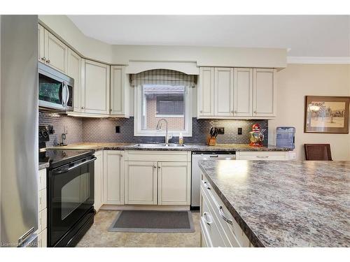 63 Alexander Avenue, Cambridge, ON - Indoor Photo Showing Kitchen With Upgraded Kitchen