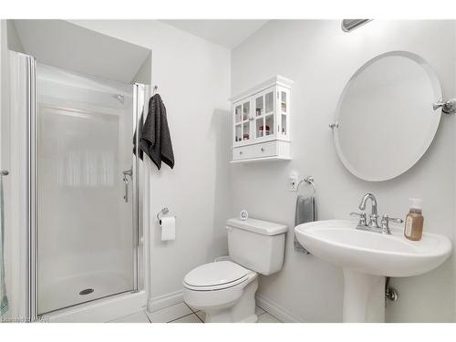 63 Alexander Avenue, Cambridge, ON - Indoor Photo Showing Bathroom