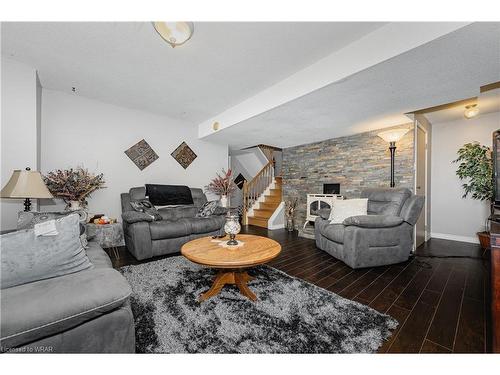 1-191 Ferguson Drive, Woodstock, ON - Indoor Photo Showing Living Room