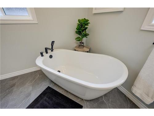 83 Drumlin Drive, Cambridge, ON - Indoor Photo Showing Bathroom