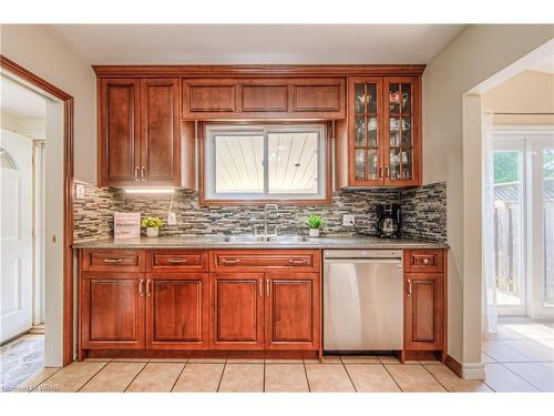302 Glenridge Drive, Waterloo, ON - Indoor Photo Showing Kitchen With Double Sink