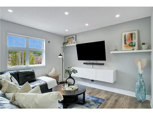 8 Nathan Court, Cambridge, ON - Indoor Photo Showing Living Room