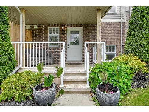 8 Nathan Court, Cambridge, ON - Outdoor