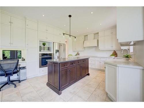 320 Sims Estate Drive, Kitchener, ON - Indoor Photo Showing Kitchen