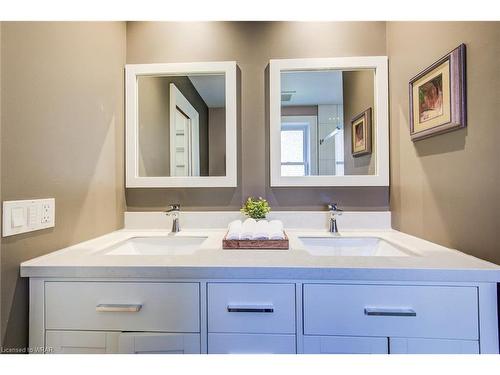 100 Earl Street, Kitchener, ON - Indoor Photo Showing Bathroom