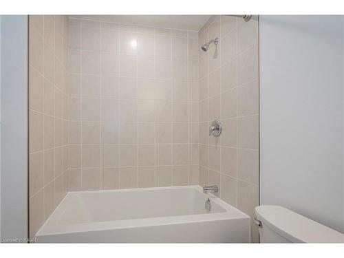 505-312 Erb Street W, Waterloo, ON - Indoor Photo Showing Bathroom