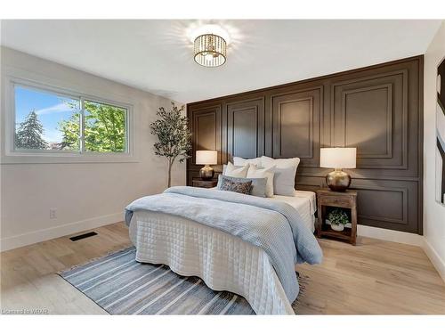 98 Dooley Drive, Kitchener, ON - Indoor Photo Showing Bedroom