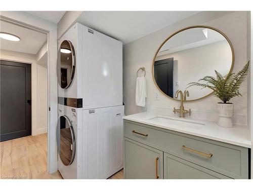 98 Dooley Drive, Kitchener, ON - Indoor Photo Showing Laundry Room