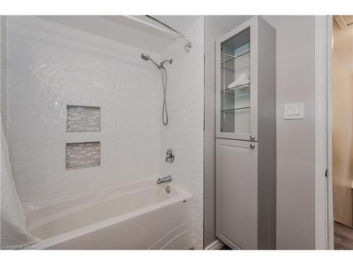 326 River Road E, Kitchener, ON - Indoor Photo Showing Bathroom