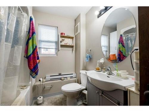3 Grand Avenue S, Cambridge, ON - Indoor Photo Showing Bathroom
