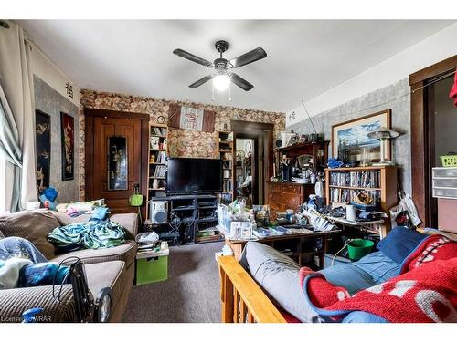 3 Grand Avenue S, Cambridge, ON - Indoor Photo Showing Living Room