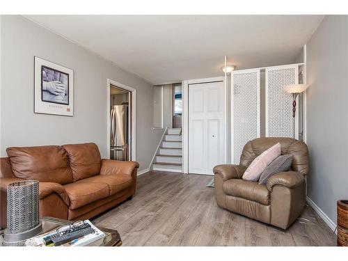 425 Franklin Street N, Kitchener, ON - Indoor Photo Showing Living Room