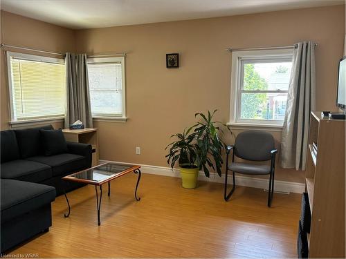 11 Belmont Avenue W, Kitchener, ON - Indoor Photo Showing Living Room