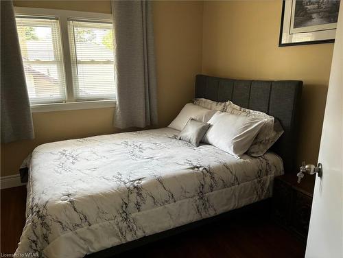 11 Belmont Avenue W, Kitchener, ON - Indoor Photo Showing Bedroom