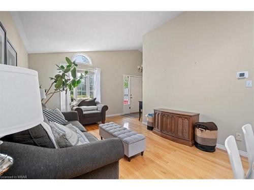 382 Westvale Drive, Waterloo, ON - Indoor Photo Showing Living Room