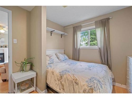 382 Westvale Drive, Waterloo, ON - Indoor Photo Showing Bedroom