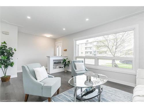 10 Jean Avenue, Kitchener, ON - Indoor Photo Showing Living Room