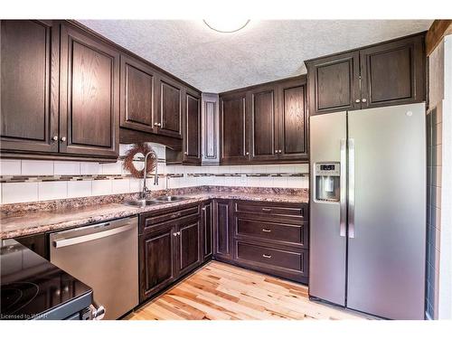 707 Conservation Drive, Waterloo, ON - Indoor Photo Showing Kitchen With Double Sink