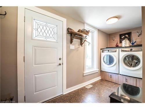 707 Conservation Drive, Waterloo, ON - Indoor Photo Showing Laundry Room
