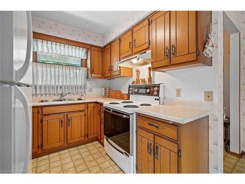 457 Thorndale Drive, Waterloo, ON - Indoor Photo Showing Kitchen With Double Sink