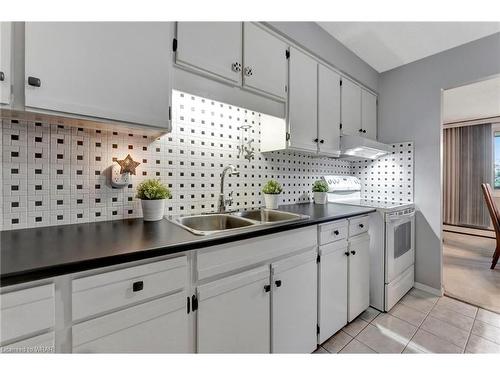 306-6 Shettleston Street, Cambridge, ON - Indoor Photo Showing Kitchen With Double Sink