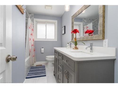 260 Parkmount Drive, Waterloo, ON - Indoor Photo Showing Bathroom