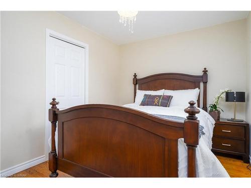 260 Parkmount Drive, Waterloo, ON - Indoor Photo Showing Bedroom