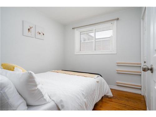 260 Parkmount Drive, Waterloo, ON - Indoor Photo Showing Bedroom