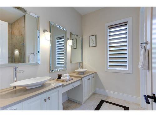 230 Carter Road, Puslinch, ON - Indoor Photo Showing Bathroom