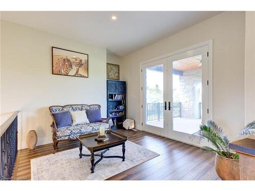 230 Carter Road, Puslinch, ON - Indoor Photo Showing Living Room