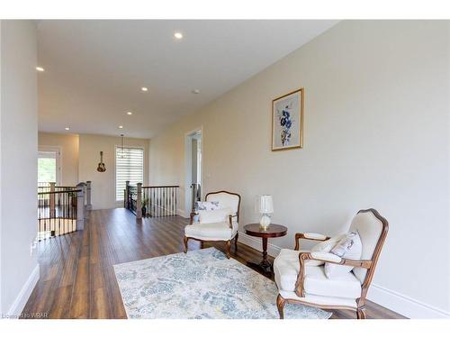 230 Carter Road, Puslinch, ON - Indoor Photo Showing Living Room