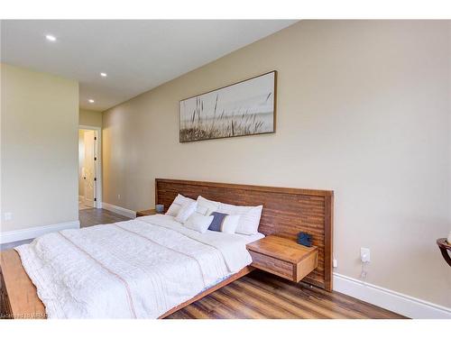 230 Carter Road, Puslinch, ON - Indoor Photo Showing Bedroom