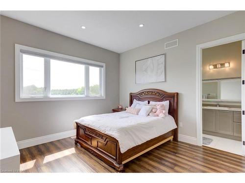 230 Carter Road, Puslinch, ON - Indoor Photo Showing Bedroom